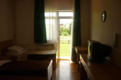 p1000779
