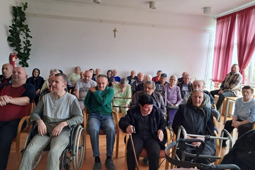 IMG-20241003-WA0003 Međunarodni dan starijih osoba prigodno je obilježen i u Podružnici Otočac