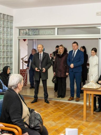 IMG-20251224-WA0015-1392×928-1-768×512 Župan Petry posjetio Dom za starije i nemoćne osobe u Gospiću