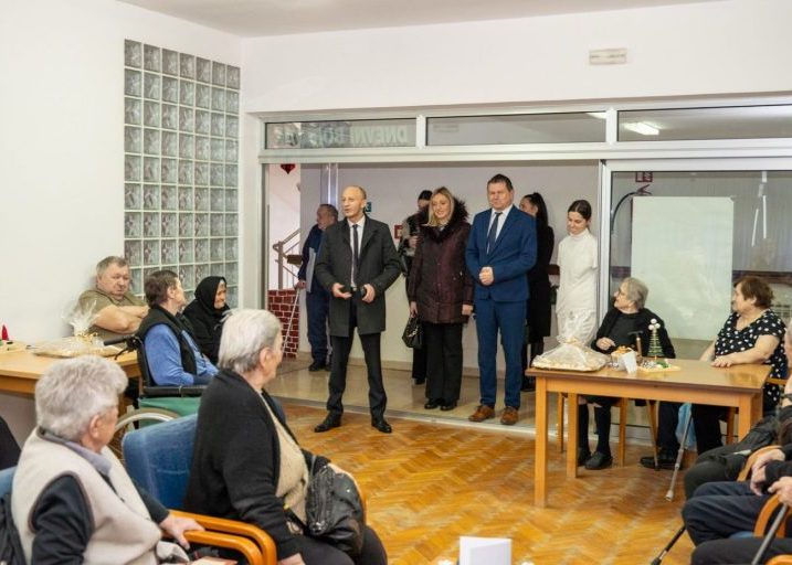 Župan Petry posjetio Dom za starije i nemoćne osobe u Gospiću
