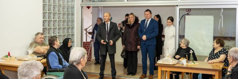 IMG-20251224-WA0015-1392×928-1-768×512 Župan Petry posjetio Dom za starije i nemoćne osobe u Gospiću