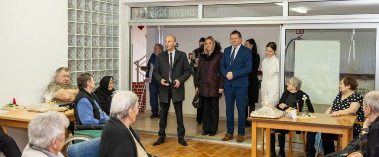 Župan Petry posjetio Dom za starije i nemoćne osobe u Gospiću