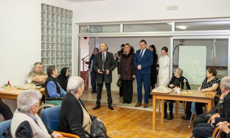 IMG-20251224-WA0015-1392×928-1-768×512 Župan Petry posjetio Dom za starije i nemoćne osobe u Gospiću