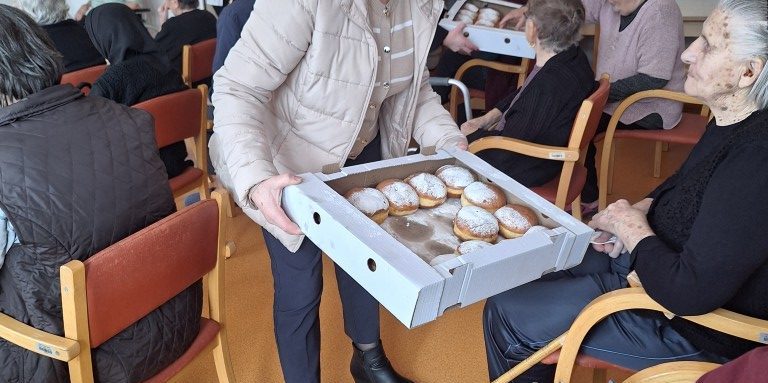 1000050755 Posjet Caritasa u Podružnici Otočac