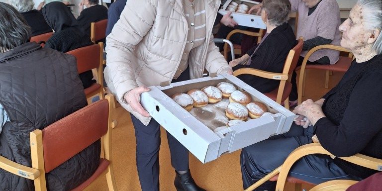 1000050755 Posjet Caritasa u Podružnici Otočac