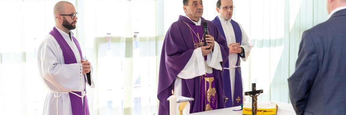 Naslovna – Biskup-blagoslov-Staracki-domjpg Biskup posjetio županijski Dom za starije i blagoslovio djelatnike