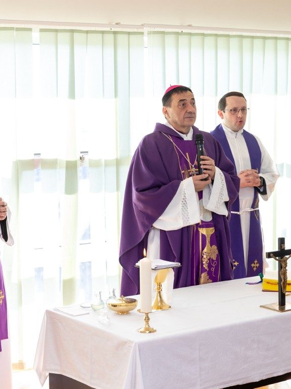 Biskup posjetio županijski Dom za starije i blagoslovio djelatnike