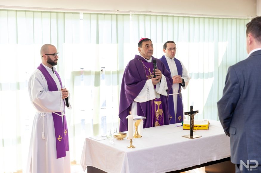 Naslovna – Biskup-blagoslov-Staracki-domjpg Biskup posjetio županijski Dom za starije i blagoslovio djelatnike
