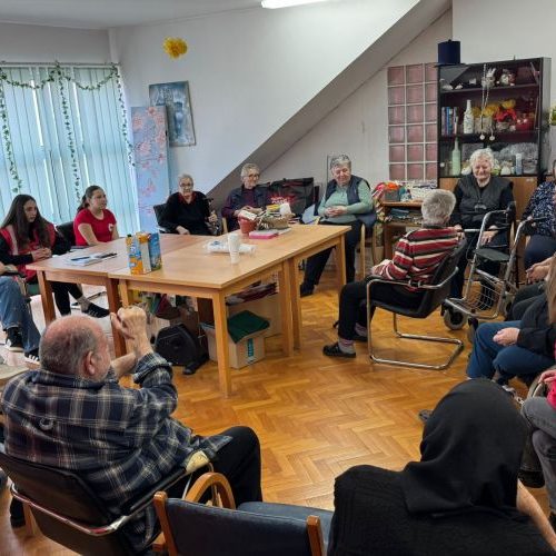 Volonteri Crvenog križa Gospić posjetili dom za starije