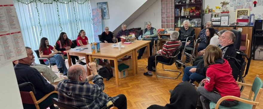 Volonteri Crvenog križa Gospić posjetili dom za starije