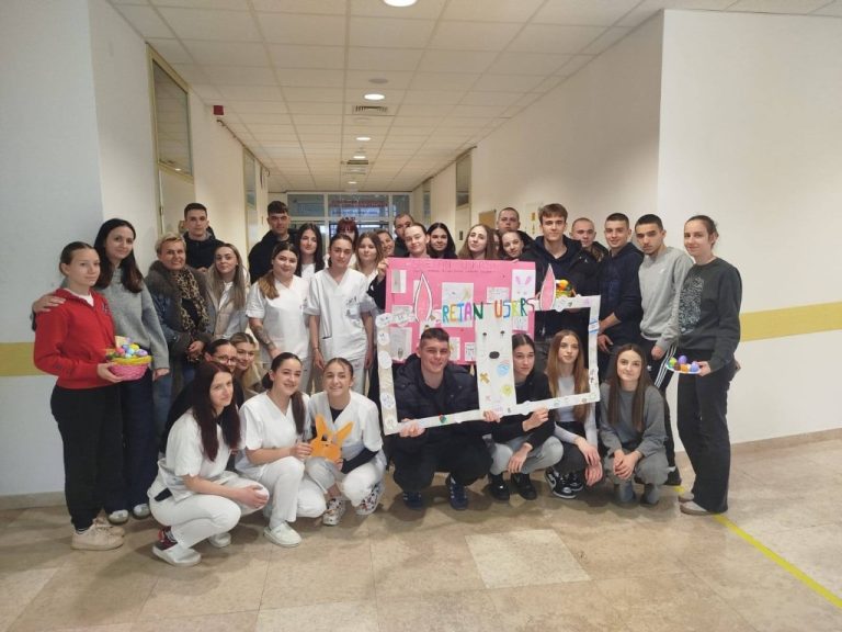 Učenici Strukovne škole u Gospiću sudjelovali u kreativnoj uskrsnoj radionici
