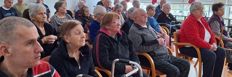 1000055456 Sv. Misa uoči Uskrsa u Podružnici Otočac
