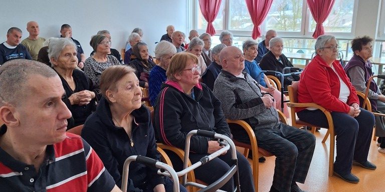 1000055456 Sv. Misa uoči Uskrsa u Podružnici Otočac