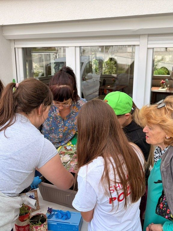 IMG-20260513-WA0016 Posjet volontera Udruge „Maštara“ korisnicima Doma za starije osobe Ličko – senjske županije, Podružnica Udbina